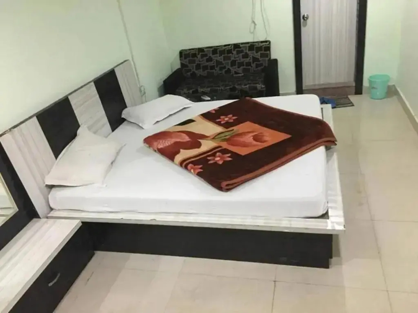 OYO 82156 Shivanand Executive