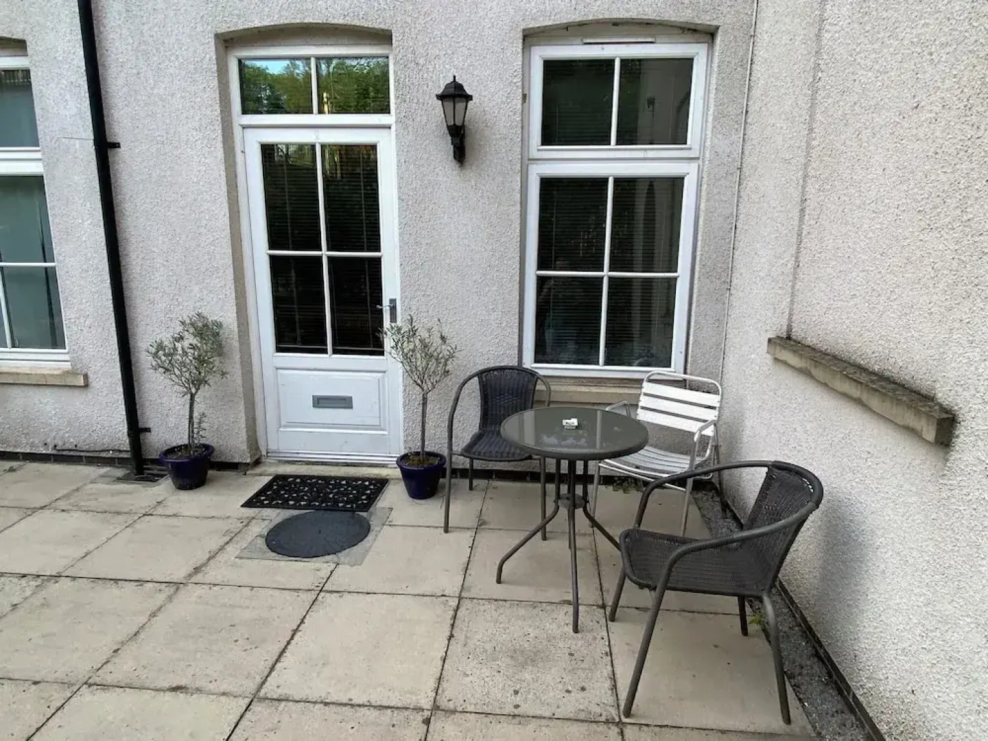 Studio - Sleeps 2 - Pets - Terrace - Parking
