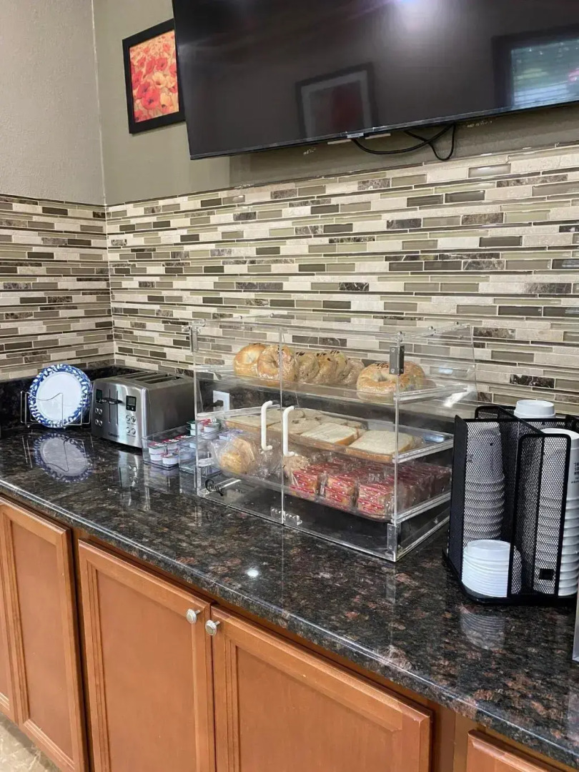 Travelodge by Wyndham Iowa City