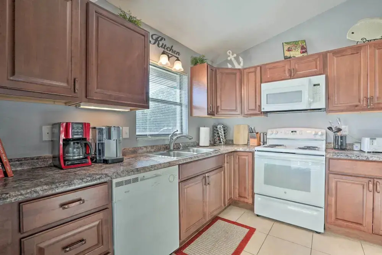 Condo w/ Screened-in Porch, 1 Mi to Sebring Golf!
