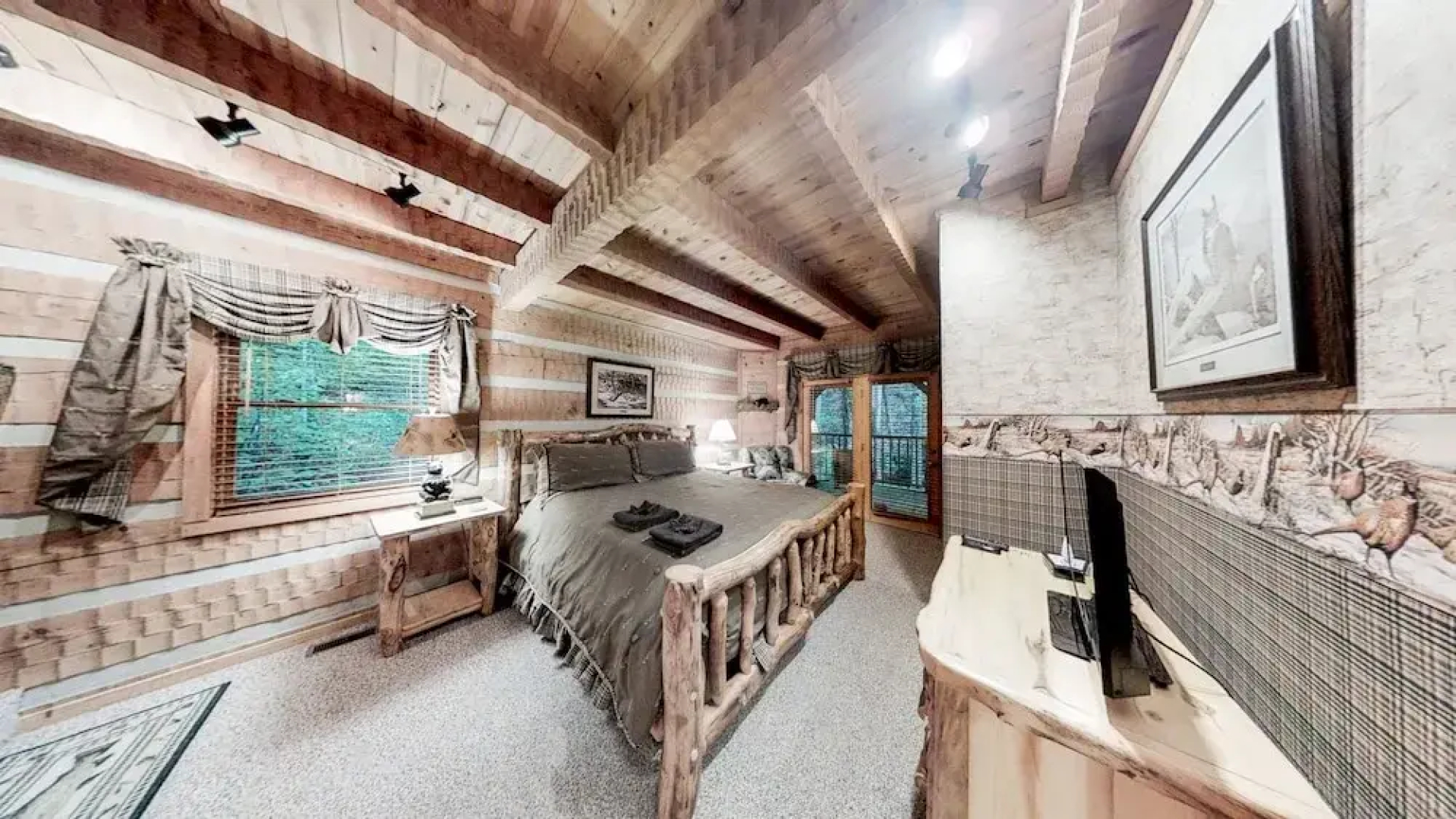 Streamsong Secluded Creek View Cabin with Hot Tub and Pool Table by RedAwning