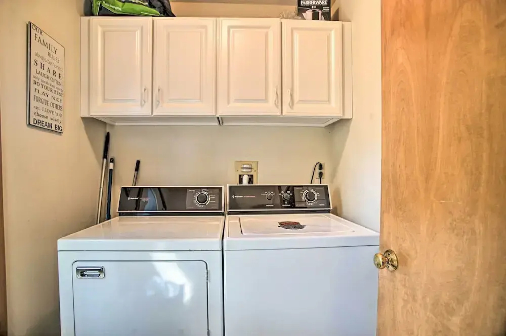 Vineyard Gem < 2 Mi to Beach & Oak Bluffs!