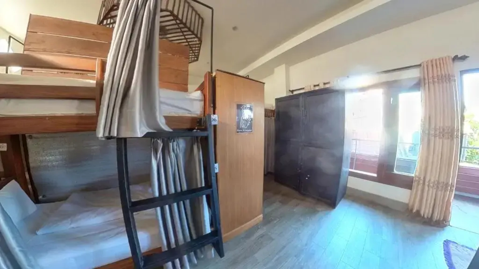 Faraway Suites - Hostel