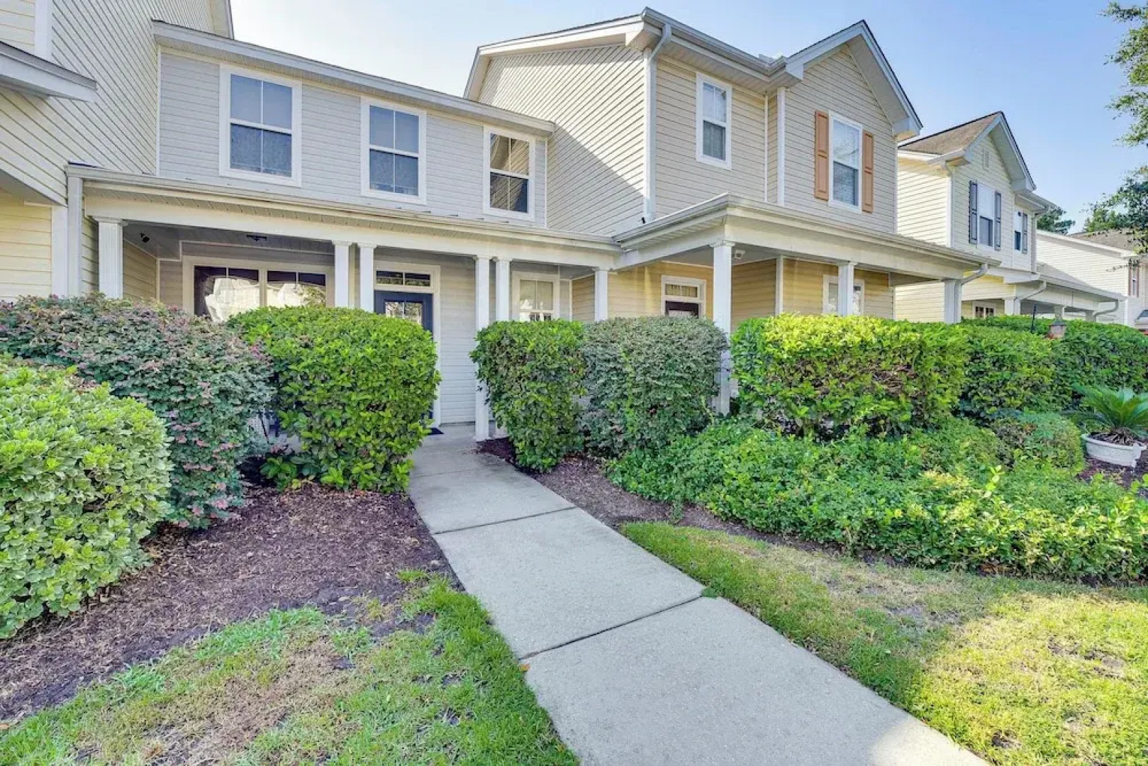 1 Mi to Old Town: Cheerful Bluffton Townhome!