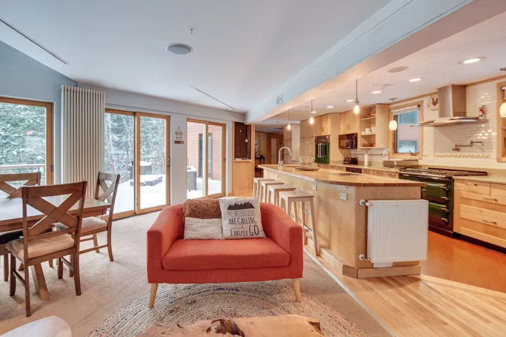 White Mountain Escape w/ Separate In-law Suite!