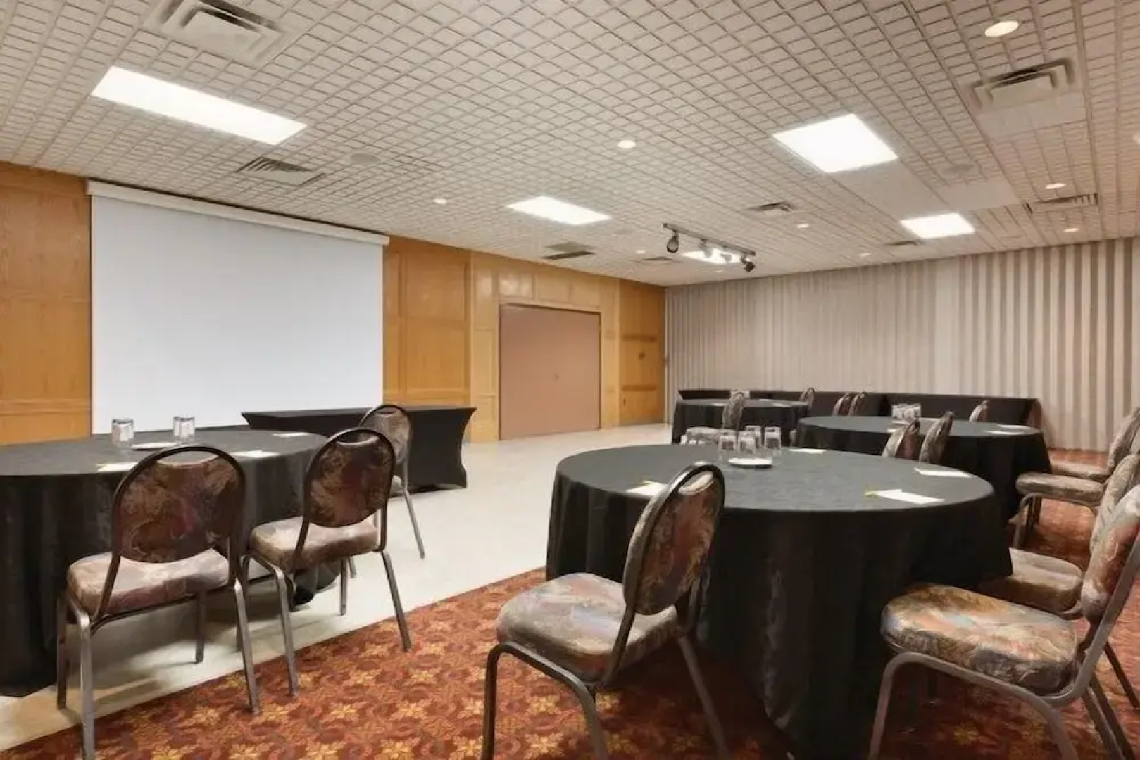 Best Western Wayside Inn & Suites