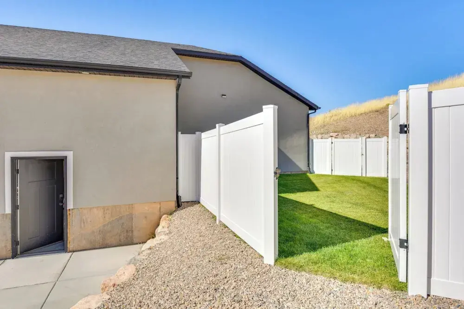 Sleek & Modern Morgan Abode: Great for Families!