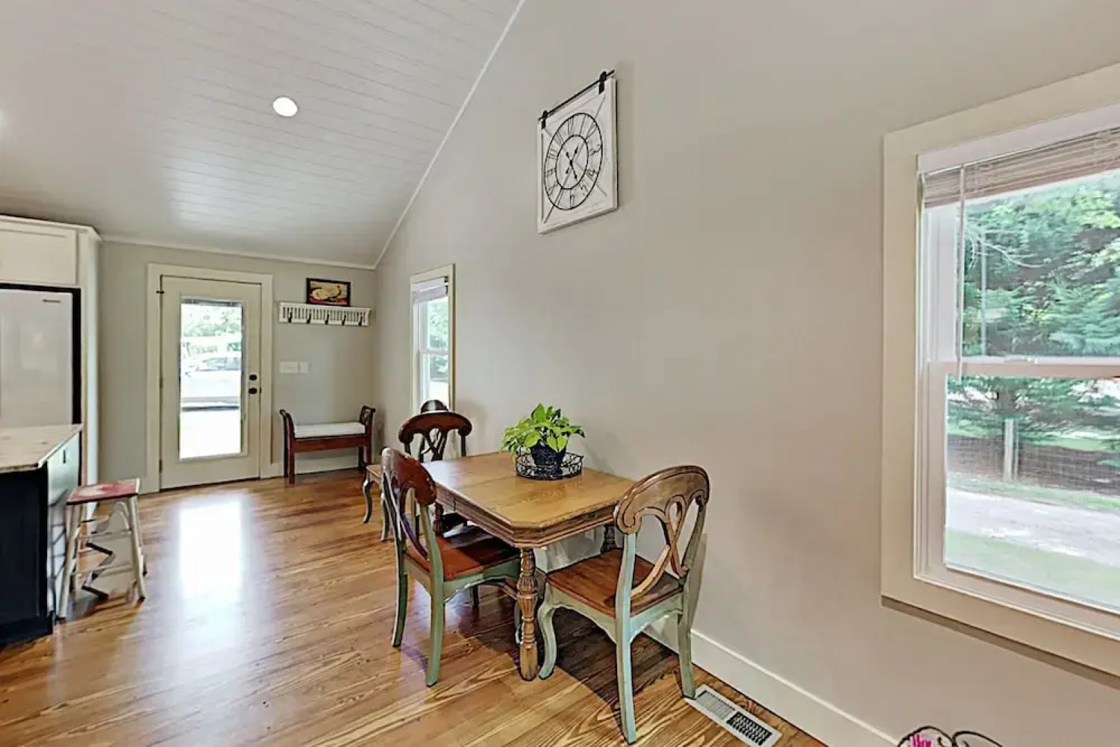 Charming Getaway W/ Luxe Interior & Screened Patio 2 Bedroom Cottage