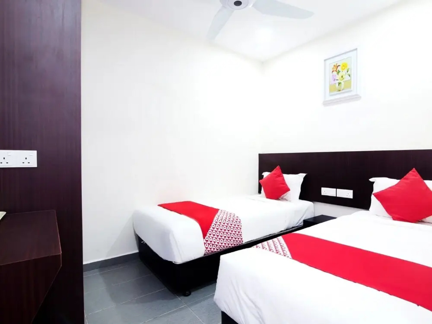 Marvelton Hotel by OYO Rooms