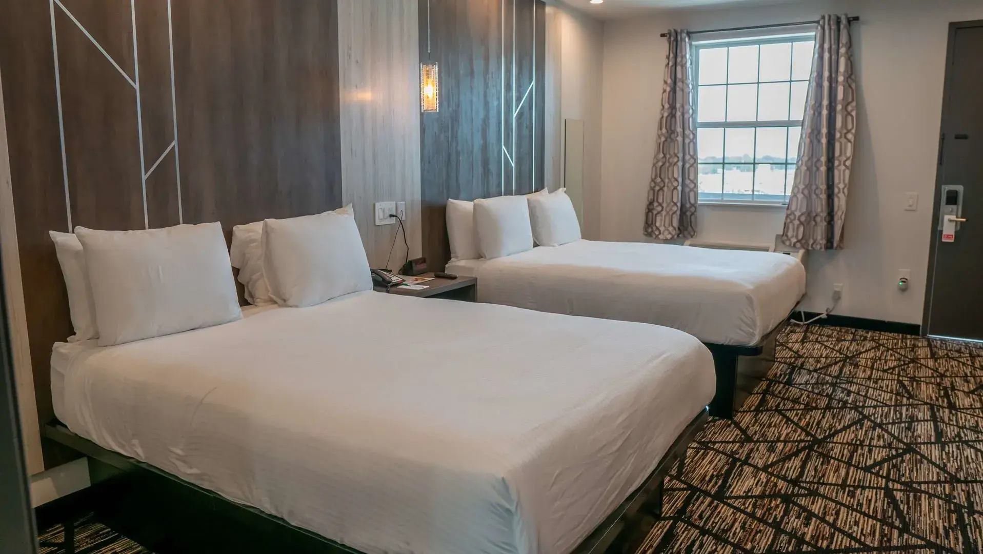 Comfeeni Inn and Suites