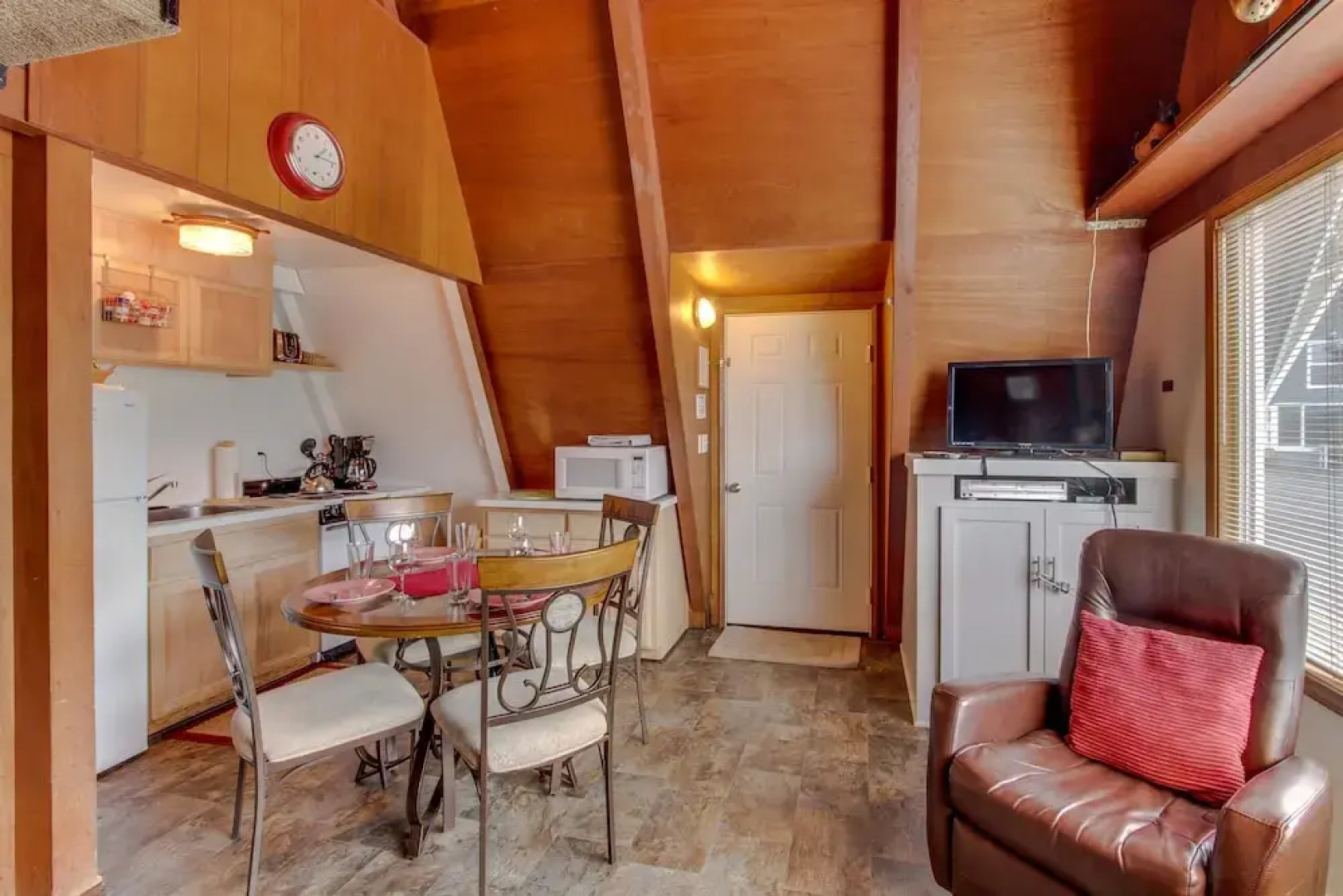 Alpine Chalet 6 Half Loft