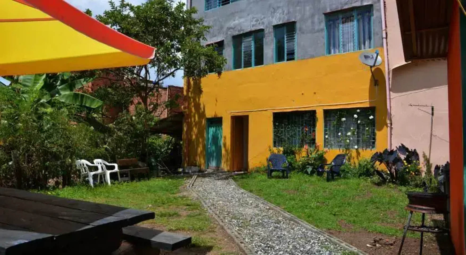 Tomate Cafe Hostel