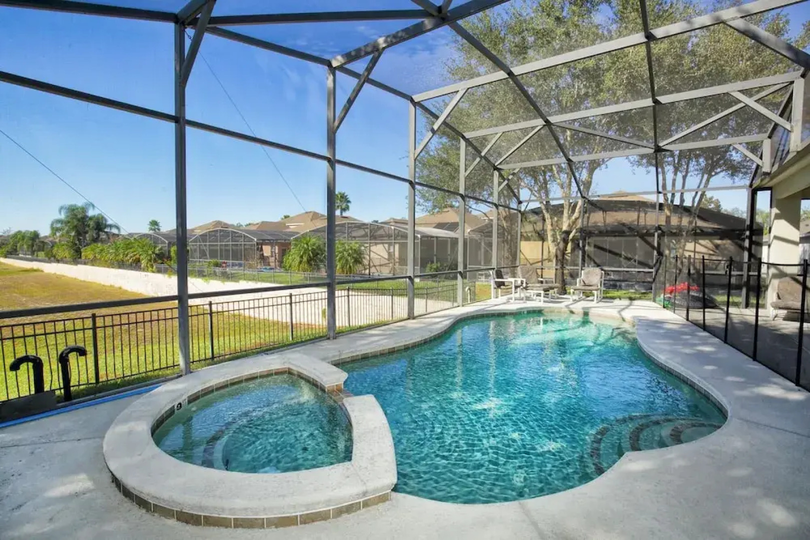 Magnificent Large Home w Pool and Spa