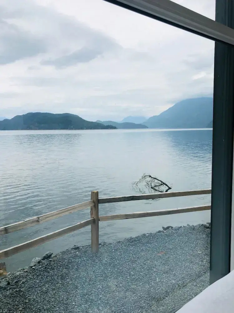 The Lodge on Harrison Lake