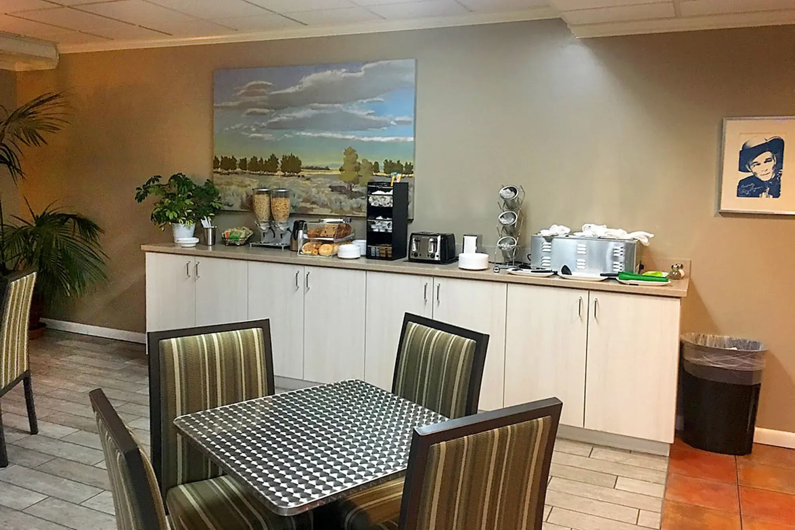 Hilltop Inn by Riversage