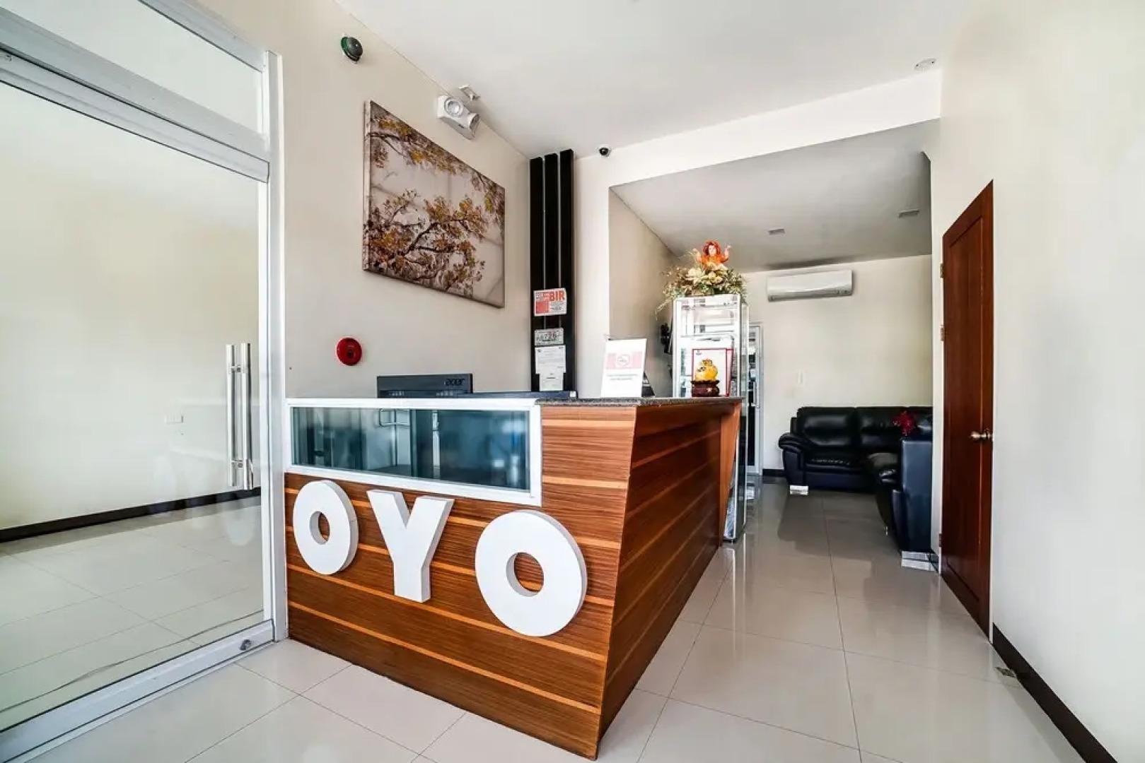 OYO 256 Sakura Suites