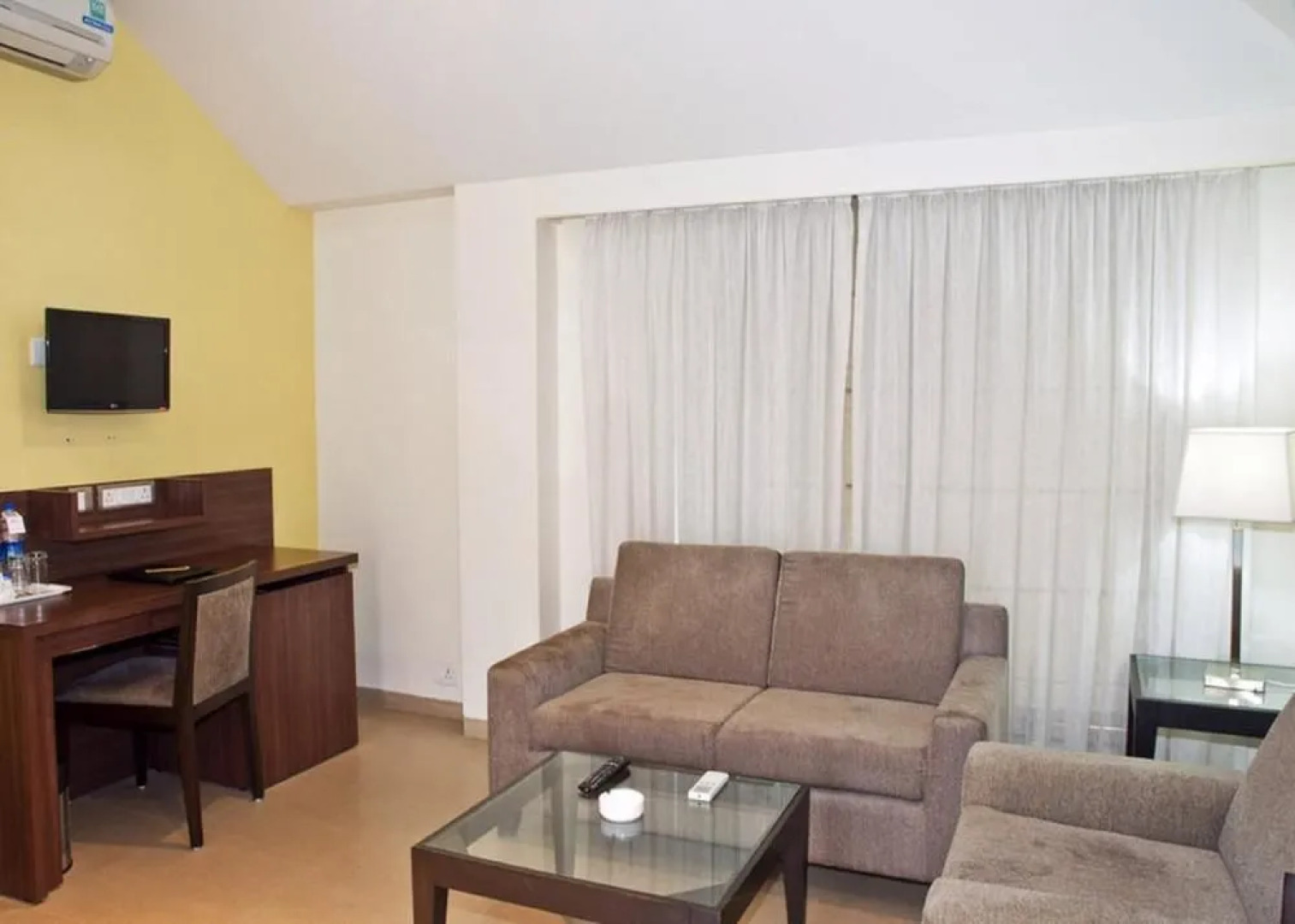 Confident Amoon - The Glamour Spa and Resort