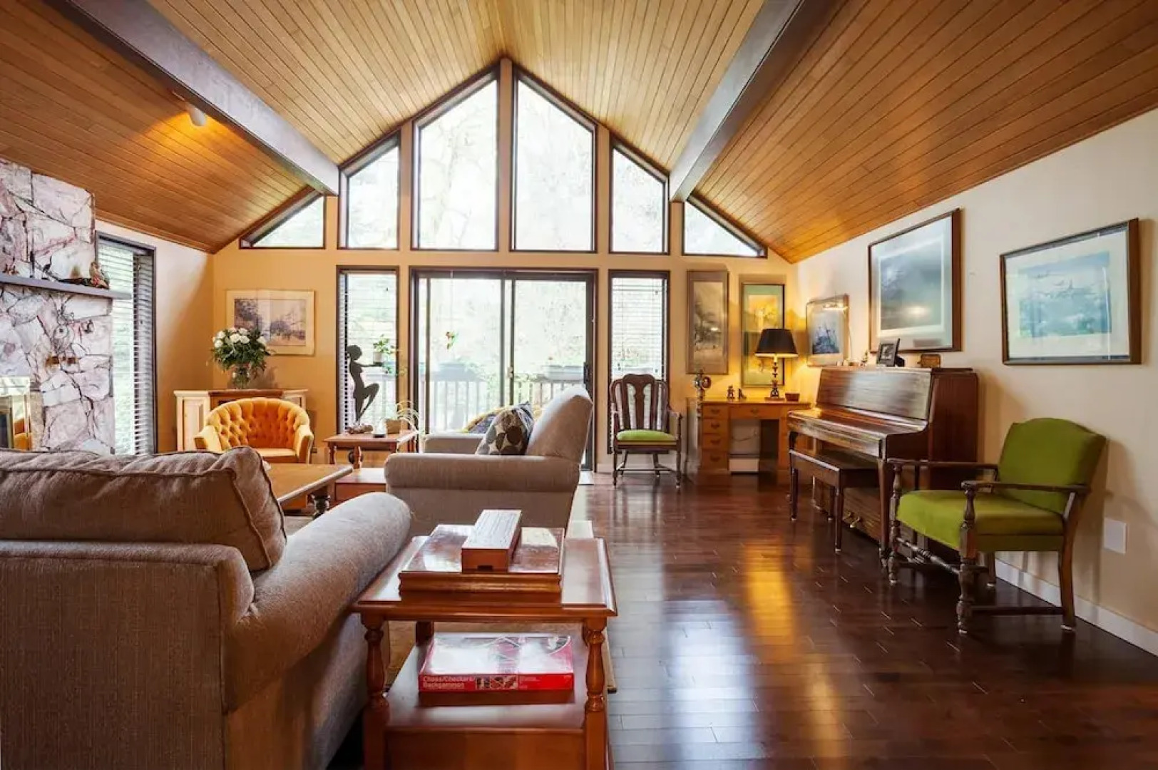 Cole's Bay Vacation Retreat Library Room