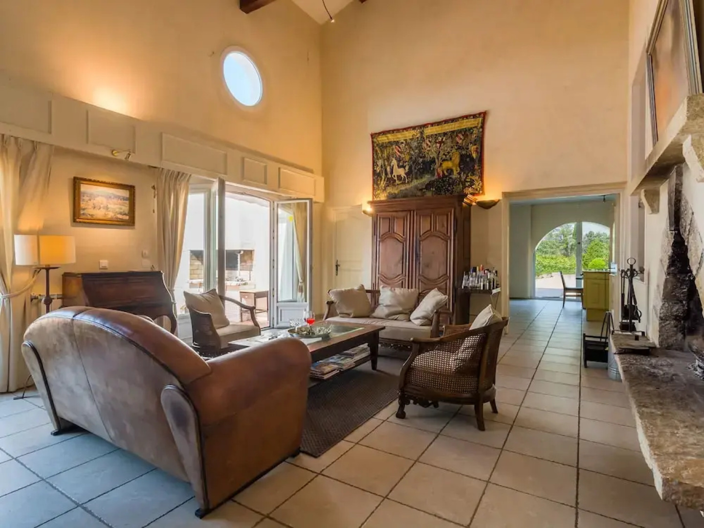 Spacious Villa in La Gaude With Swimming Pool