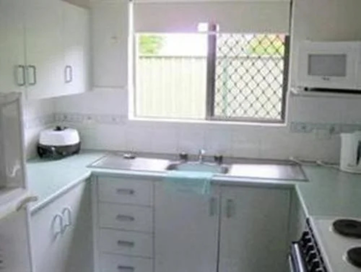 Adrift By The Beach Holiday Units