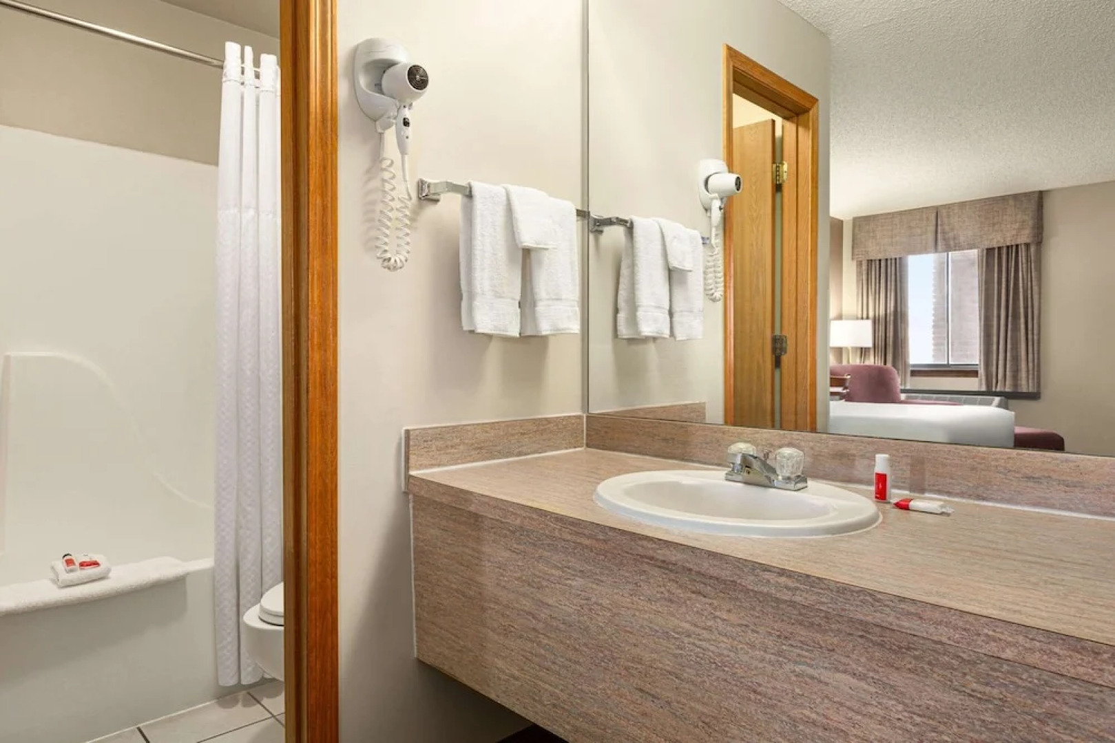 Travelodge by Wyndham Wellington KS