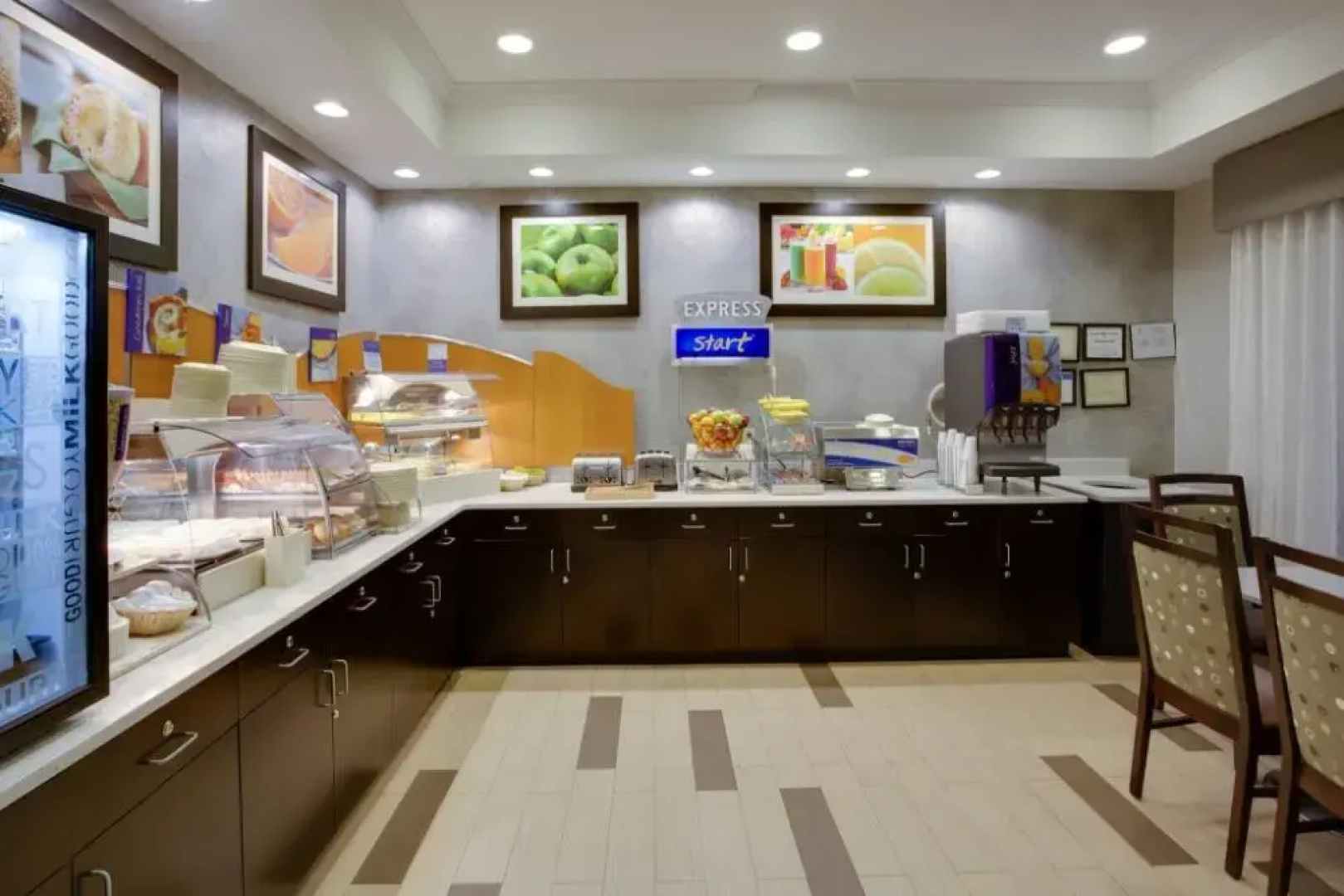 Holiday Inn Express And Suites Meadowlands Area