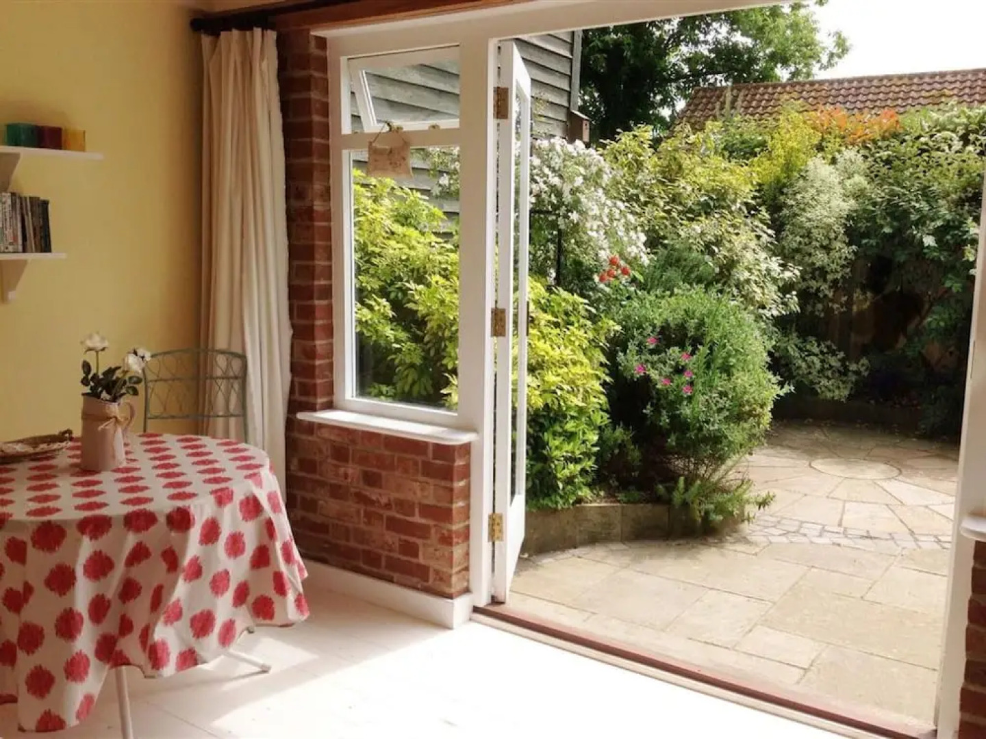 Lovely Cottage in Shottisham near Pub
