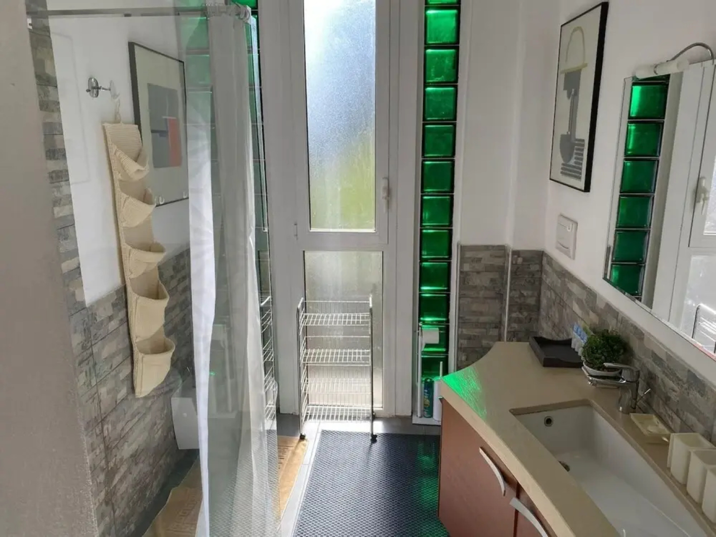 Elizaveta Apartment With Lake View and Terrace