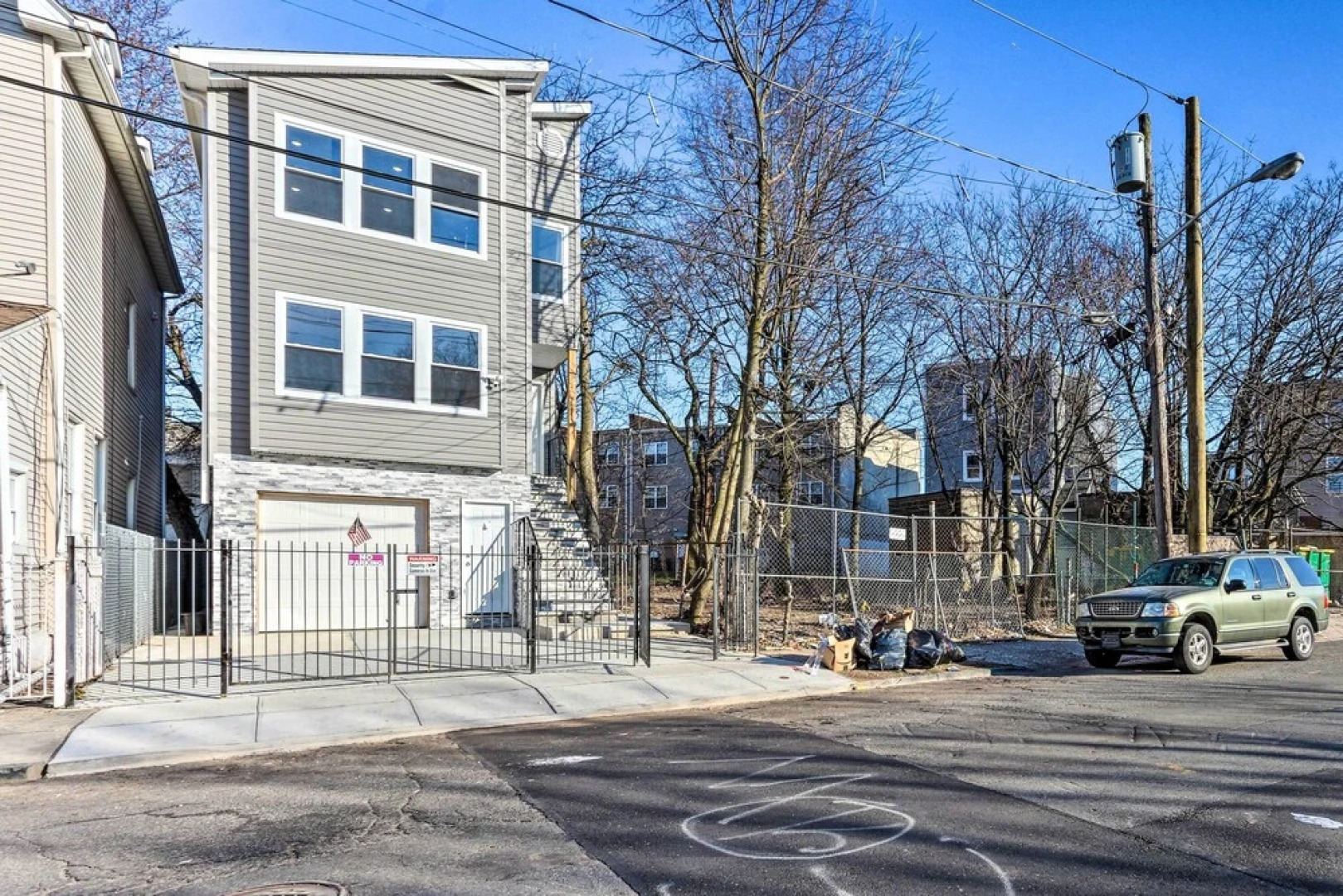 Bright Irvington Home ~ 2 Mi to Prudential Center!