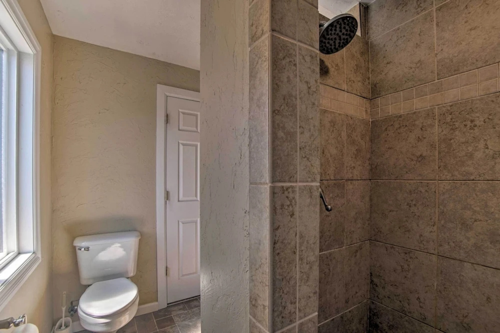 Ellensburg Home w/ Mountain Views on 3 Acres!