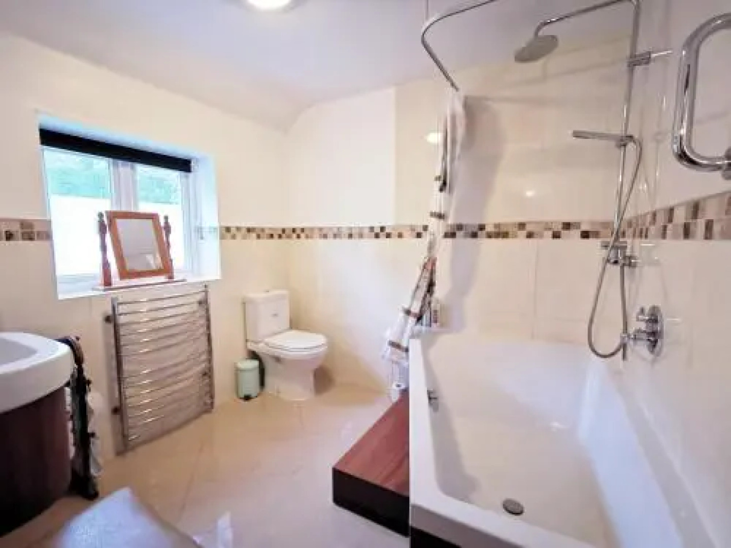 Large Suite - Double bath with Shower, Kitchen with stunning views near Lyme Regis