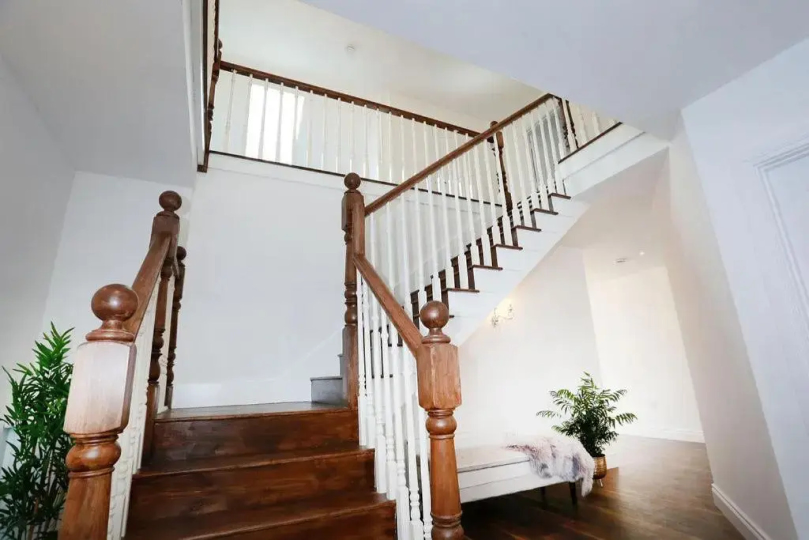 Luxury 6 Bedroom Spiddal Villa, Jacuzzi, Balcony