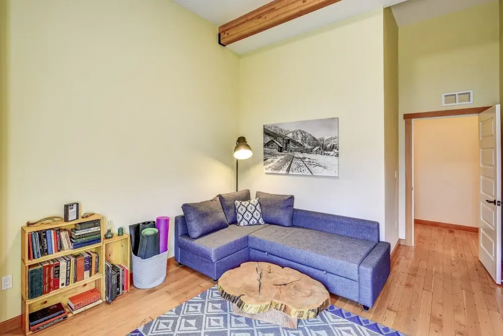 Onemish Lodge - Five Bedroom Home with Mountain View