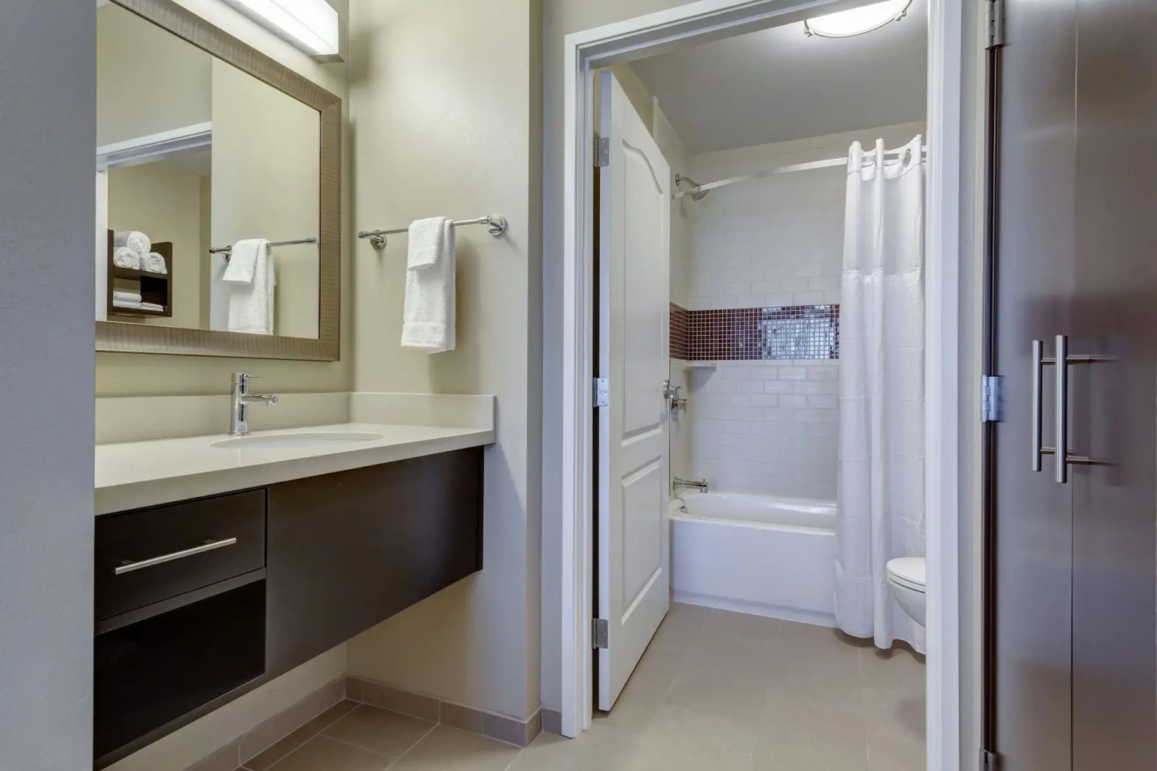 Staybridge Suites St Louis - Westport by IHG