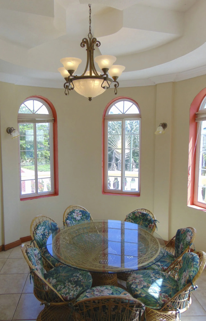 Parrot Cove Lodge