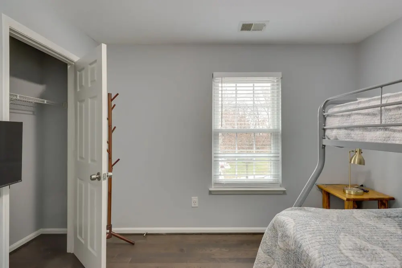 8 Mi to National Mall: Quiet Cheverly Apt