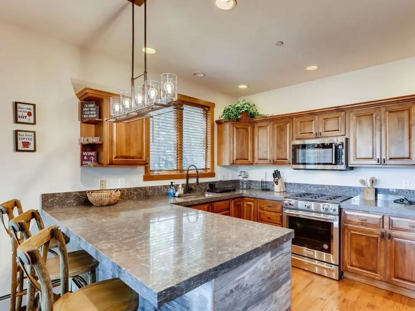 28953 Cathedral City - 5 Br Home