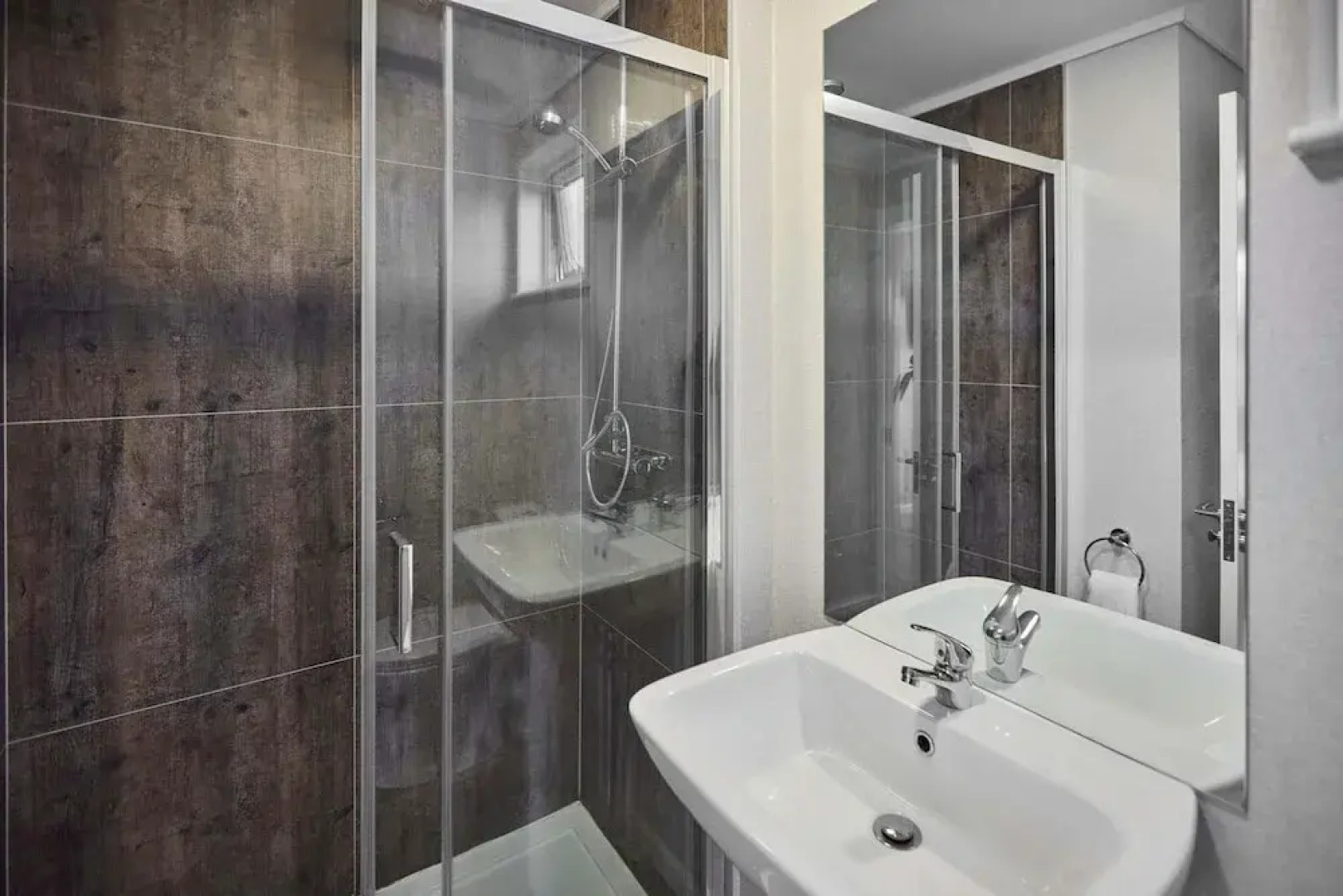 Host Stay Hazelwood Deluxe Lodge