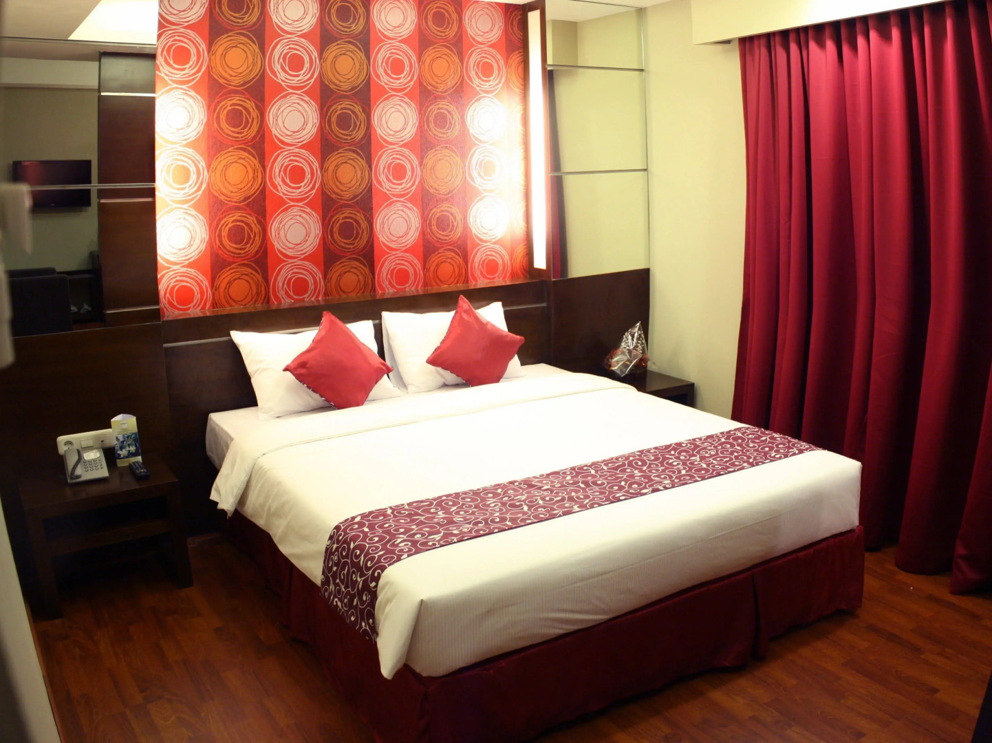 Pose in Solo by Wstay