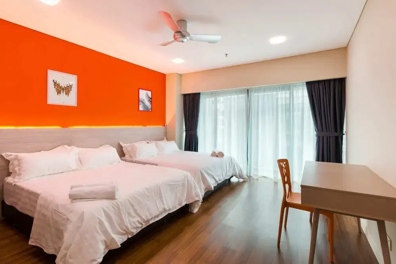 Bright 3 Queen Bed Condo Walk to KL Tower