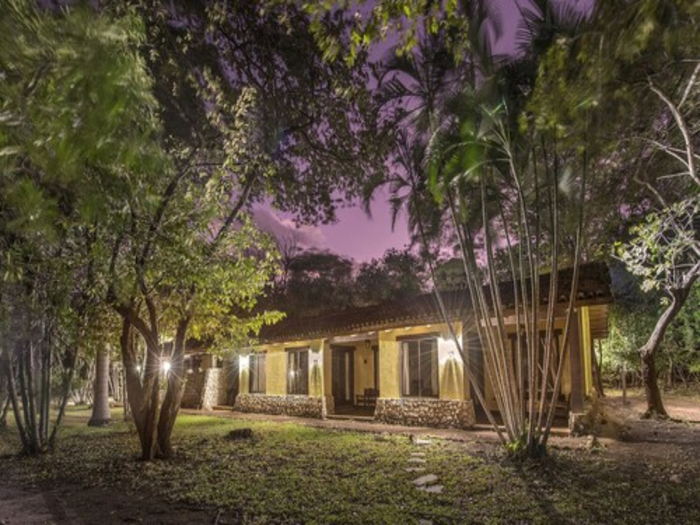 Hacienda La Pacífica Eco-Lodge