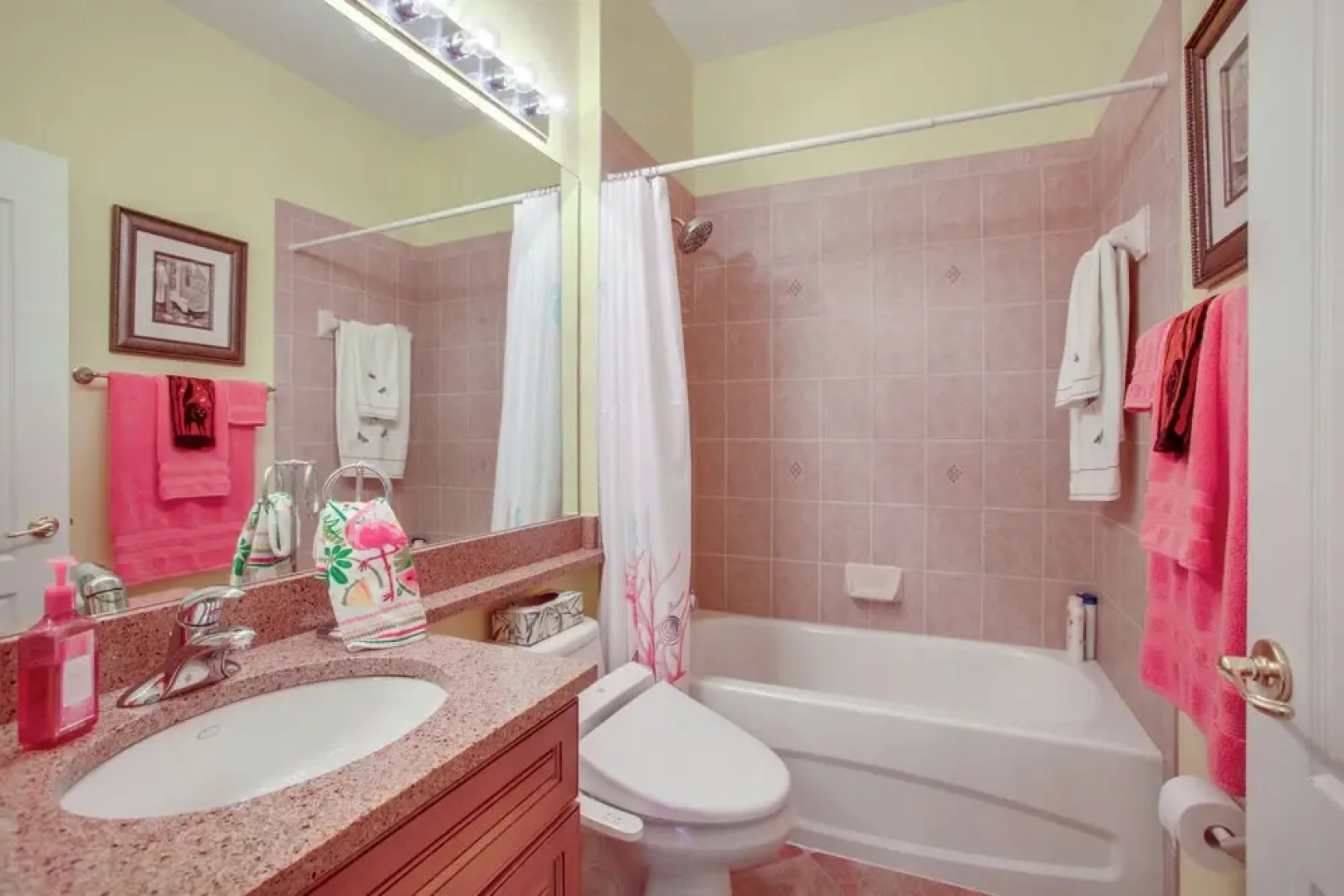 3 Mi to Dtwn Fort Myers: Condo w/ Pool & Hot Tub