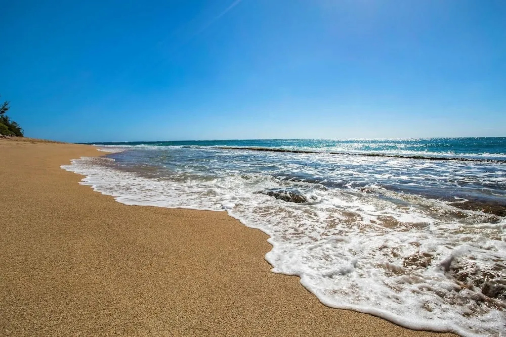 Beautifully Upgraded, Full Kitchen, Comfy King Bed, Ac 1 Bedroom Condo by RedAwning