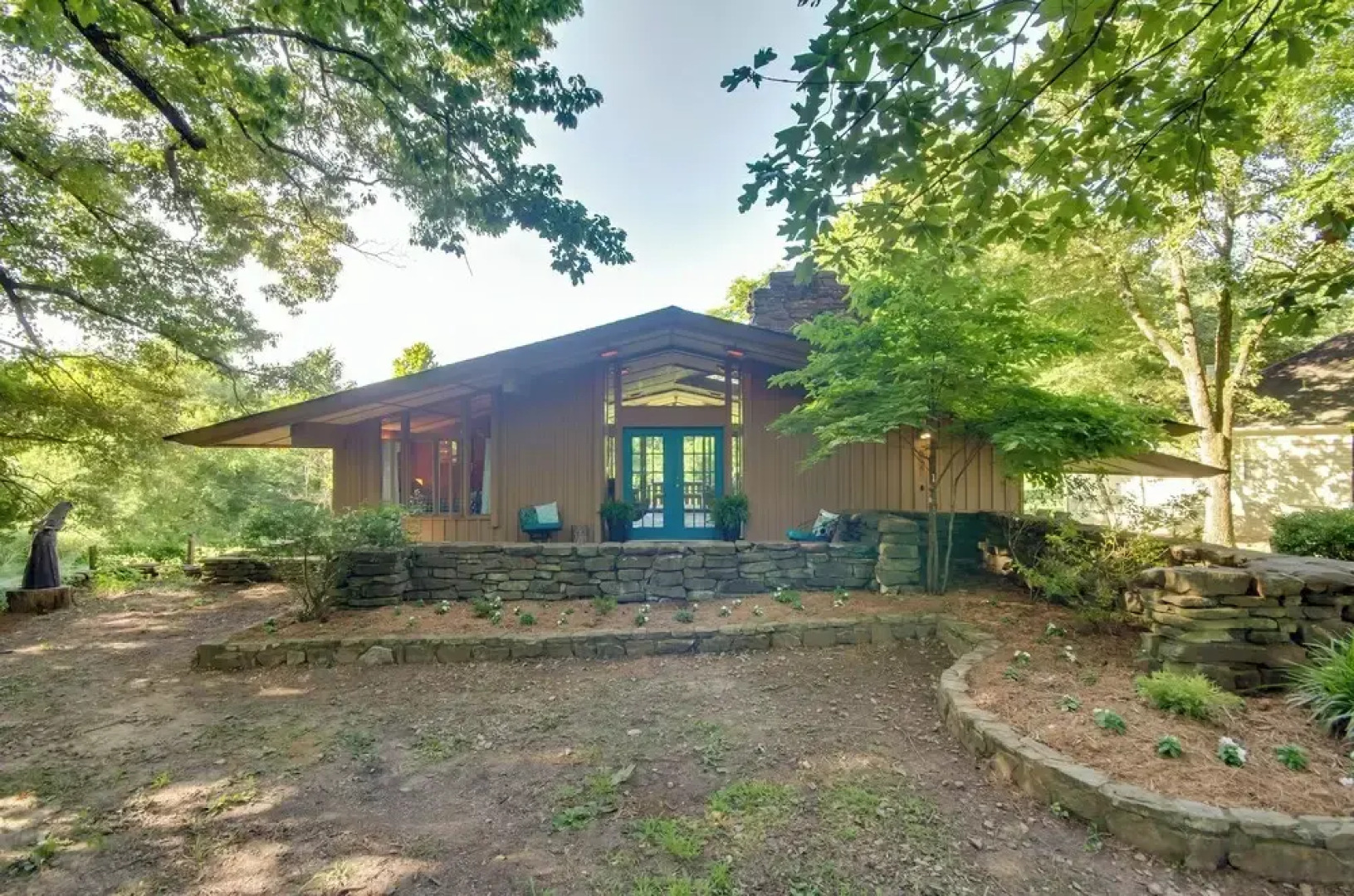 Tranquil Mid-century Modern Cottage w/ Forest View