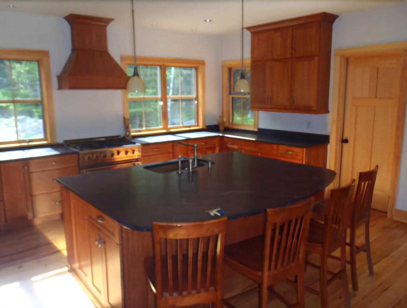 Cottage on the Shore - Four Bedroom Home