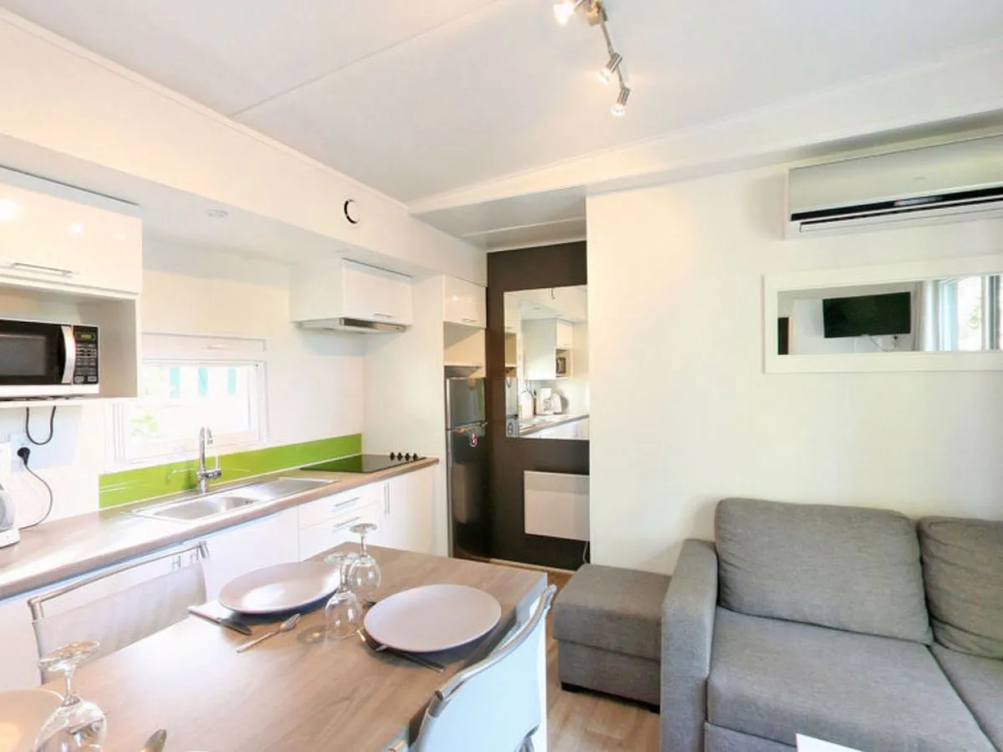 Holiday Home Le Mediterranée - AGL255