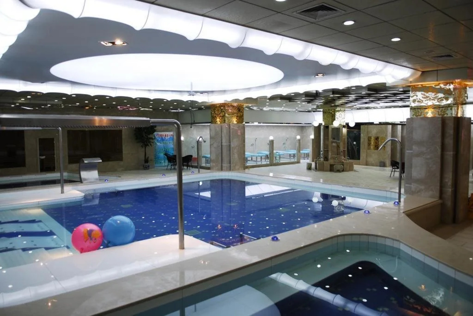 Xiushan International Business Hotel