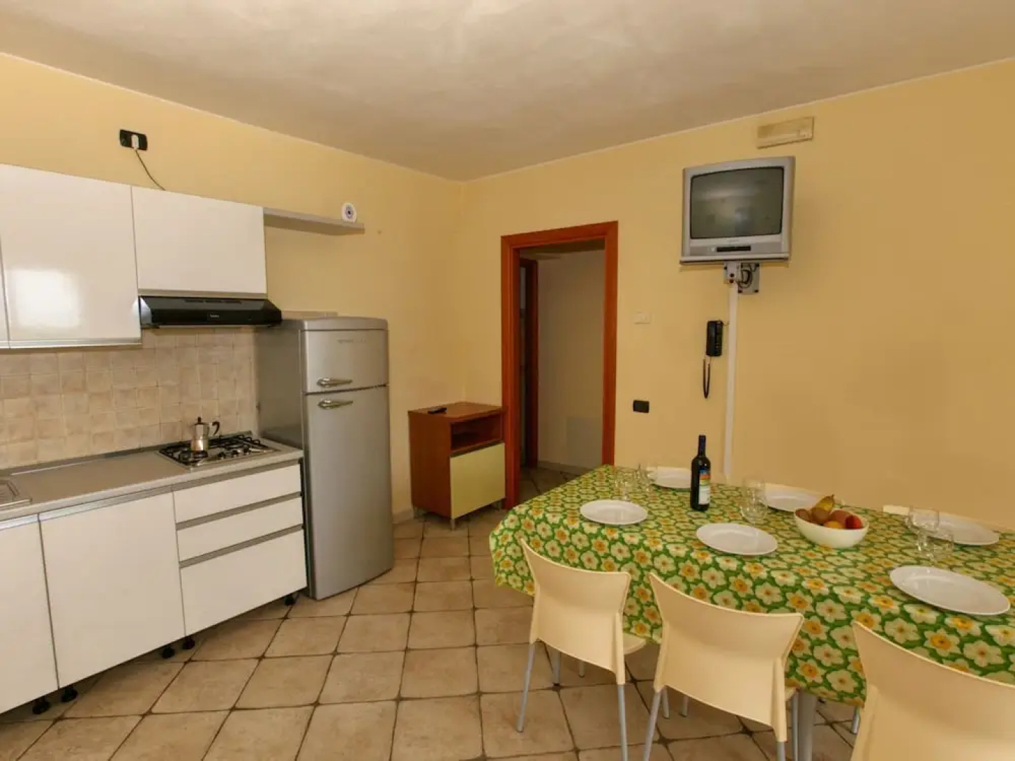 Apartment with Pool near Sea