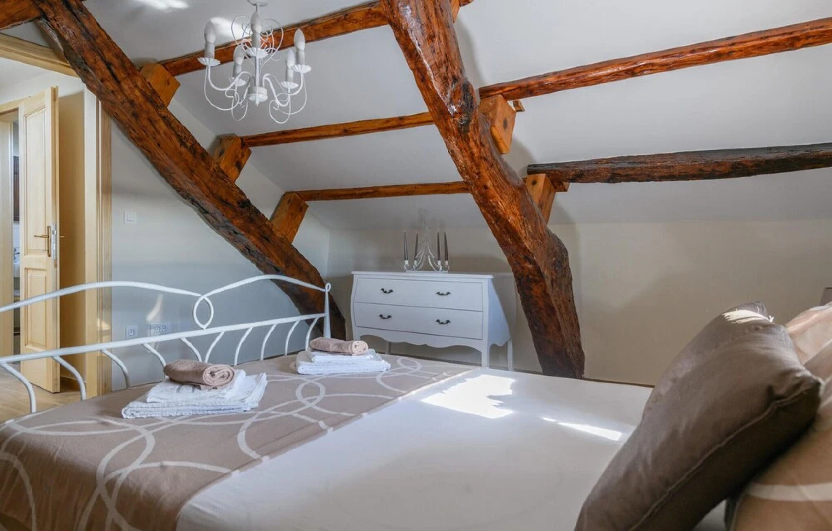 Awesome Home in Orbanici With 4 Bedrooms, Wifi and Outdoor Swimming Pool