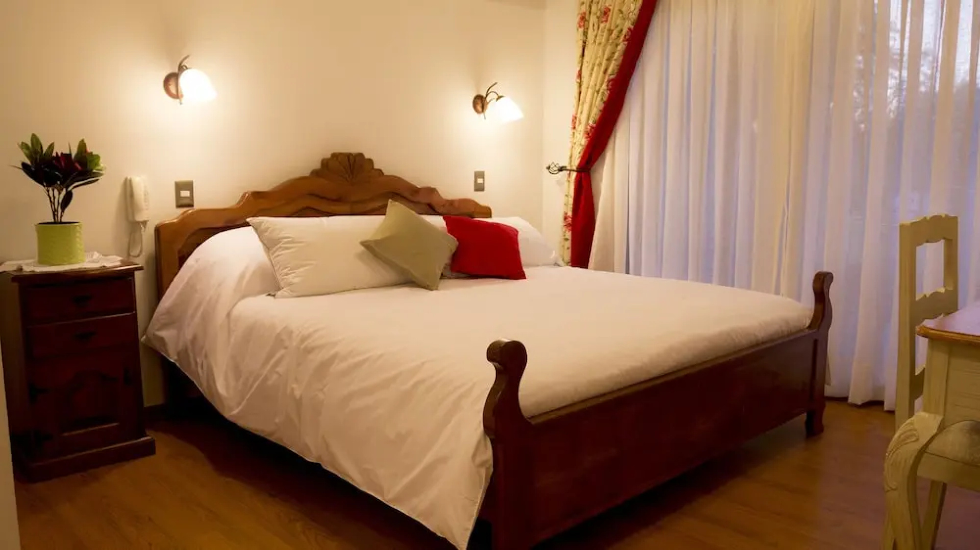 La Perla Hotel